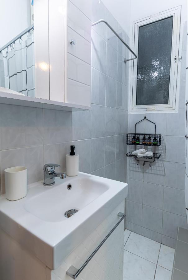 Couple Getaway With Queen Bed Leilighet Athen Eksteriør bilde